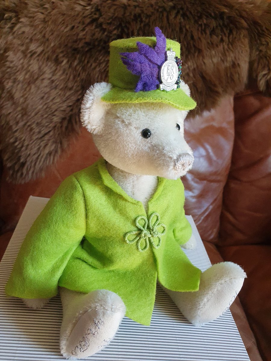 OneofSams's tweet photo. Finally finished my latest commission for a Platinum Jubilee bear, but specifically dressed in the outfit the Queen wore to Harry and Megan's wedding. Pleased with her!! https://t.co/JiV9HAjSIb