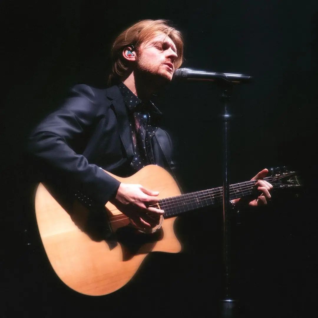 🚨 | Todos como Finneas stans queremos que o Finneas faça um show no nosso país, certo?

Então a equipe FABR em conjunto com <a href="/FinneasPT/">Finneas Portugal</a> estamos chamando o máximo de stans brasileiros e portugueses para as duas plataformas ao longo desse ano, siga a thread para entender tudo!