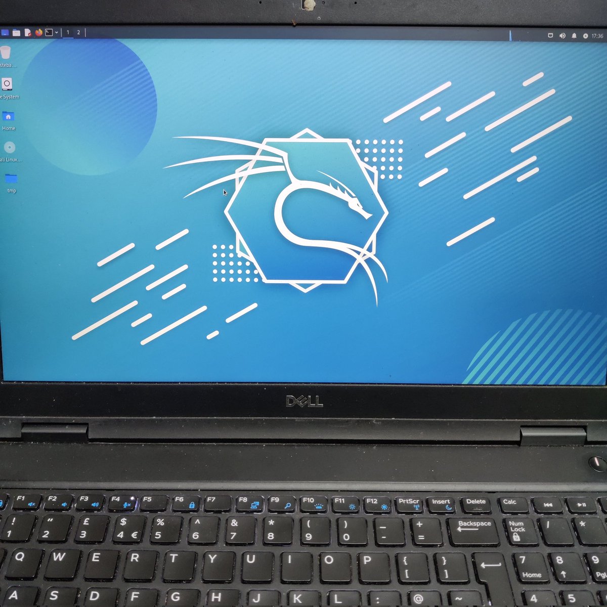 R0oTk1t's tweet photo. i have no idea what happened, i booted my laptop and this appeared.
#kali #theresabuginthiscode #infiltrateexfiltrate #hackingback #therootoftheweed #hydraheadremoval #fuckthebadguys https://t.co/swBH58XgNm