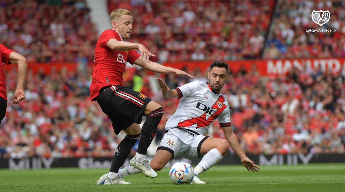 RayoVallecano's tweet photo. ⏸️ Descanso en Old Trafford 
@ManUtd 0 - Rayo Vallecano 0
#MUFCRayo #PretemporadaRayo https://t.co/mIOBVG8W3Q