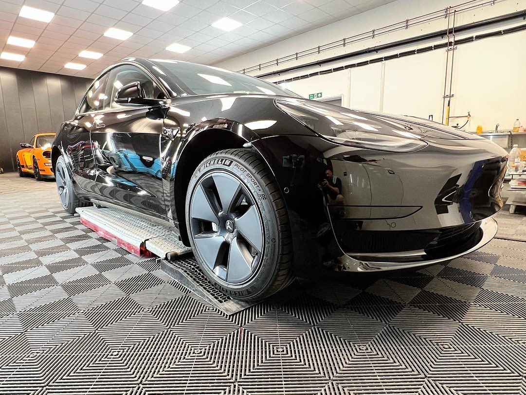 marqueonedetail's tweet photo. This new #Tesla model 3 came into our detailing studio and gets the #Modestauk treatment. A full polish was required to bring the super soft black paint to a perfect finish.
https://t.co/VQ1W0BDGIP
#model3 #model3performance #model3owners #model3ownersclub #teslacar #teslalife https://t.co/HMhwHyue9T
