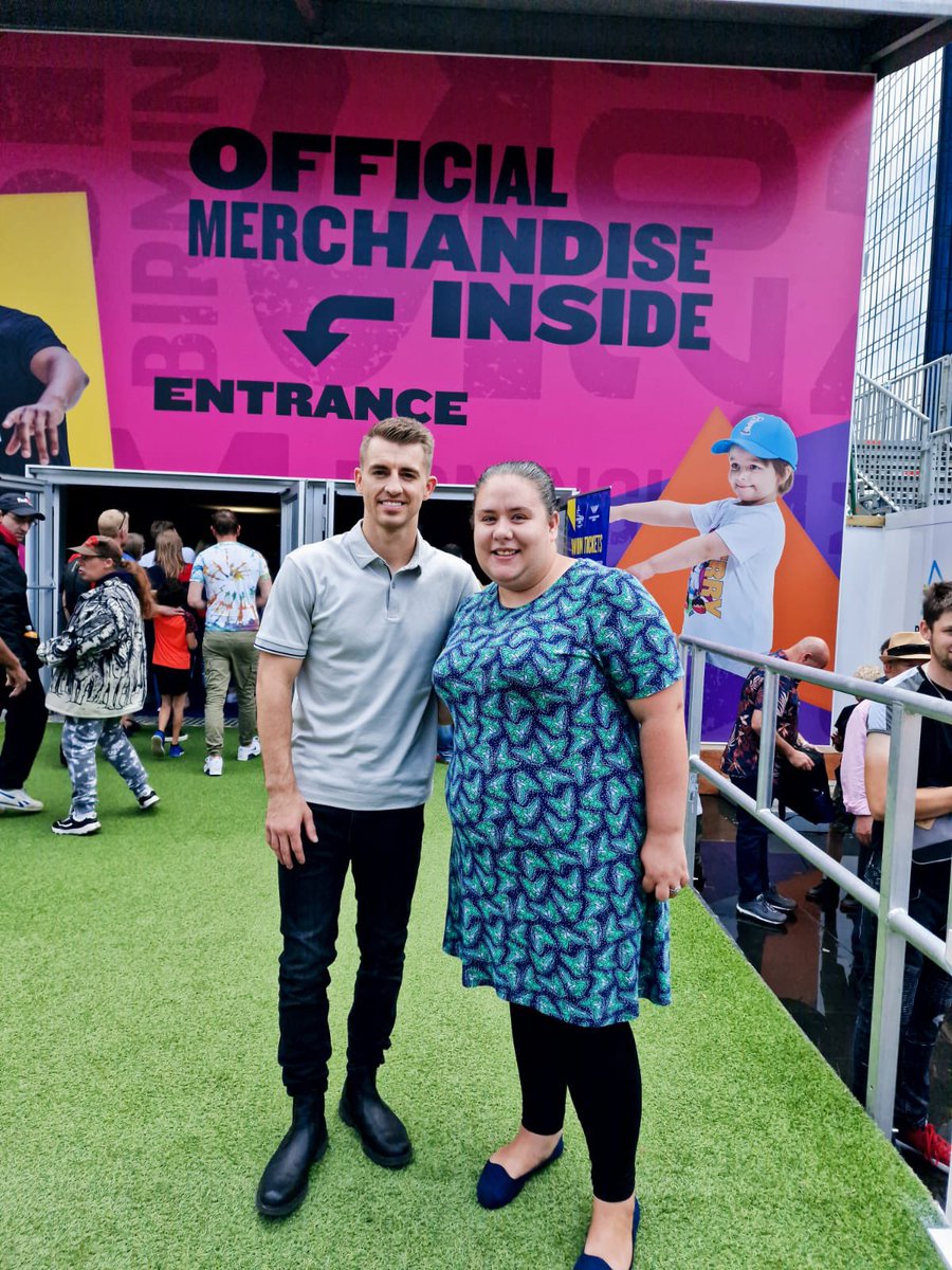 Jessical9802's tweet photo. Thank you @maxwhitlock1 for stopping and taking a picture with me ❤️ #CommonwealthGames22 https://t.co/KVlDUsjKdT