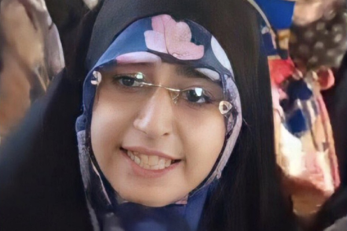 JimLaFleur10's tweet photo. امنیت و آزادی یا باید برای همه باشه، یا برای هیچکس.

این نمیشه که شما به آدمی که سرش به کار خودش بود گیر بدی، حمله فیزیکی کنی و بعد تصویرش رو بدی به سگان حکومتی و بشینی خونه اعتراف تلویزیونی تماشا کنی.

رایحه جان مواظب خودت باش. https://t.co/OPFMlhaJLk