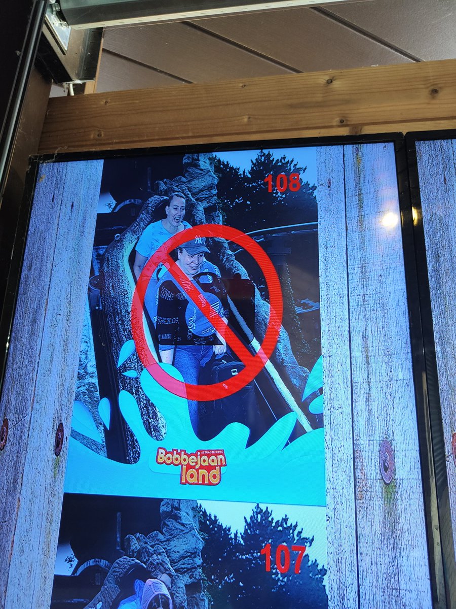 Kittykit83's tweet image. Dagje naar Bobbejaanland geweest. Was weer een leuke dag. Nu languit op de bank.