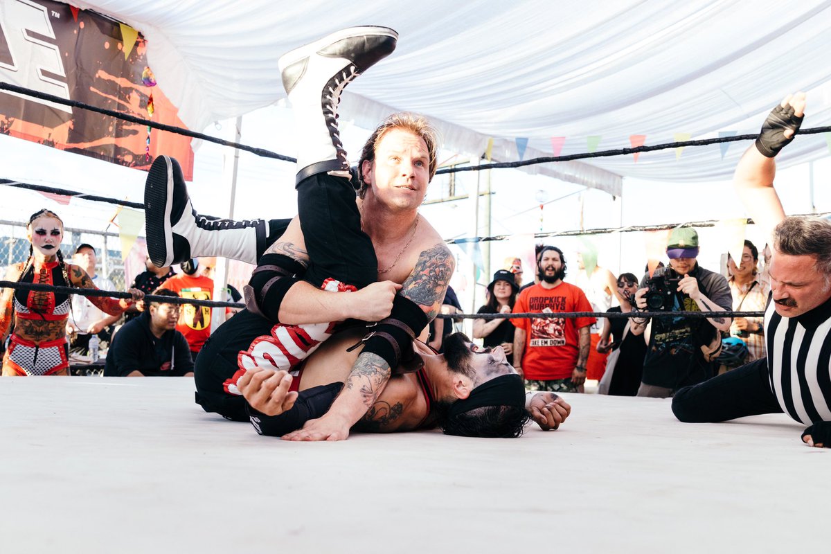 WrestleCoreRLD's tweet photo. 🎪CIRCUS OF DEATH🎪
Match 4 
#SOE vs @DoubleimpactTag 
@Miles_Deville @SebWolfePRO 

#wrestlecore #vancouver #wrestling https://t.co/H08E88aP0N