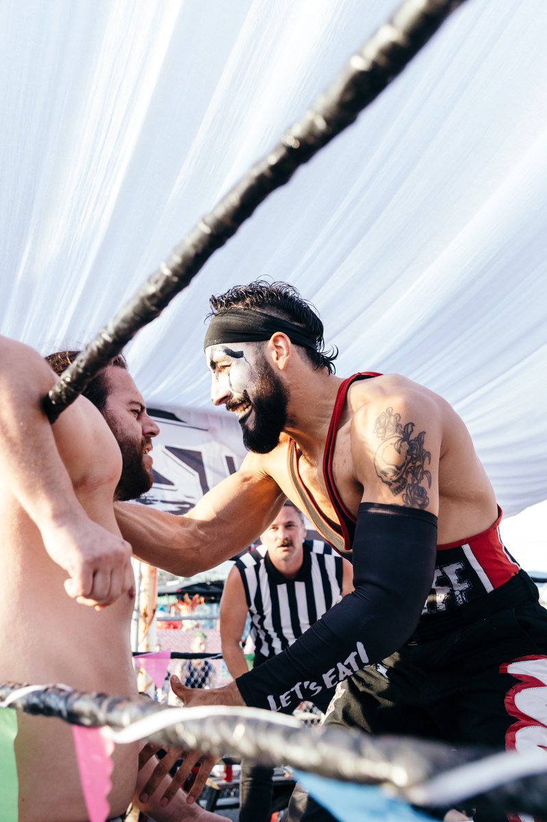 WrestleCoreRLD's tweet photo. 🎪CIRCUS OF DEATH🎪
Match 4 
#SOE vs @DoubleimpactTag 
@Miles_Deville @SebWolfePRO 

#wrestlecore #vancouver #wrestling https://t.co/H08E88aP0N