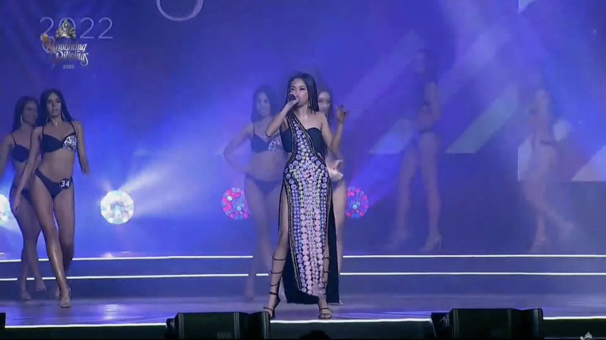 manilabulletin's tweet photo. AMAKABOGERA 🎤

LOOK: Amakabogera singer Maymay Entrata hypes up the crowd as she performs her hit song 'Amakabogera' during the #BinibiningPilipinas2022 Grand Coronation Night, Sunday, July 30 at the Araneta Coliseum. 📸Bb. Pilipinas/YouTube https://t.co/LACGHYj4ni