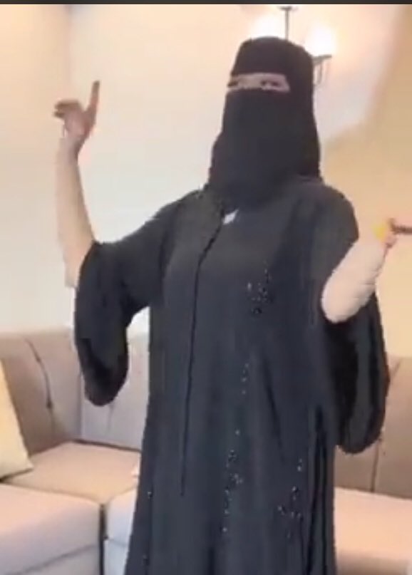 وهي عارفه اني وحشتك وانك وانت معاها بتشوفني مكانها ؟! ولا اعرفها انا .