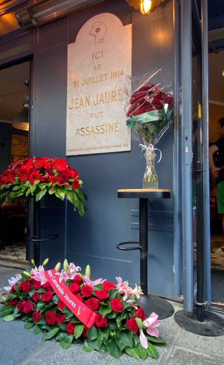 SimonnetDeputee's tweet photo. Inspirons-nous de Jaurès, assassiné car combattant pour la paix, socialiste, républicain, internationaliste, laïque, combattant contre l’antisémitisme, toujours du côté du peuple. Déjà il se battait pour la retraite à 60 ans ! Nous lui rendons hommage avec les député•es #LFI. https://t.co/daGUWVgcr4