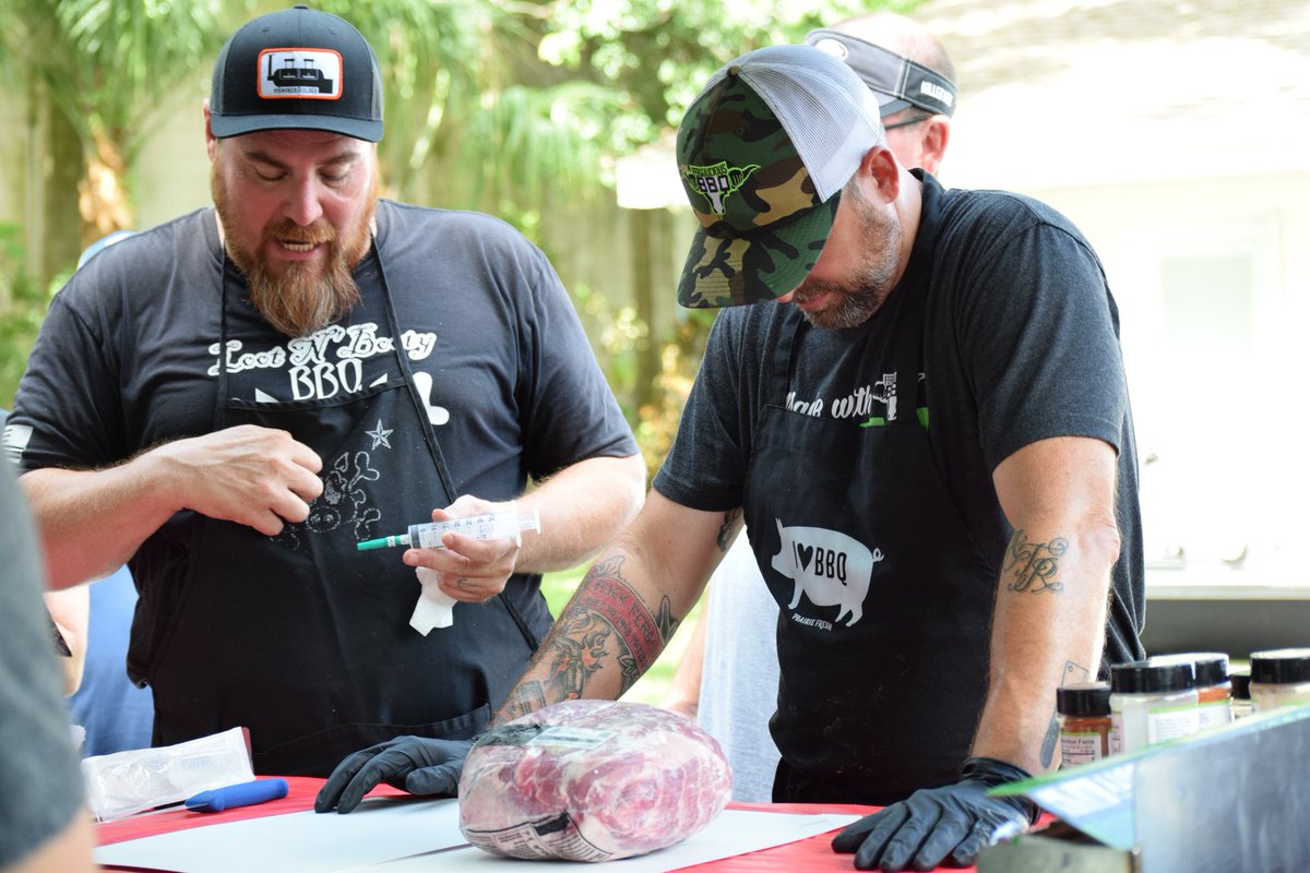 FergoliciousBBQ's tweet photo. Caption this pic!
Best caption wins a @Victorinox knife and one of our award-winning rubs!
#RubSumLUV #bbqlife #bbqnation #bbqfamily #kcbs #lootnbooty #fergoliciousworldwide #bbqeducation #megabytebbq #prairiefresh #ribs #pork #smokedmeats #florida #barbecue #meatluvers https://t.co/gnGmI6vwGZ