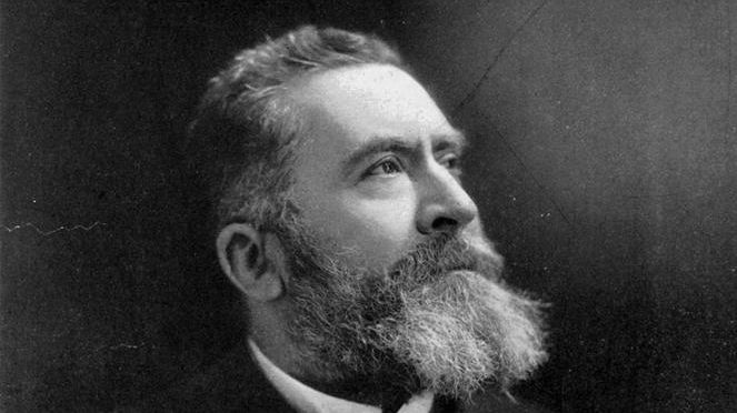 Ne jamais oublier le meutre abject de Jean Jaurès le 31 juillet 1914, tué par l'extrême-droite alors qu'il faisait tout pour empêcher avec ses camarades allemands et internationalistes, la grande boucherie de 1914-1918.
#Jaures #jeanjaures