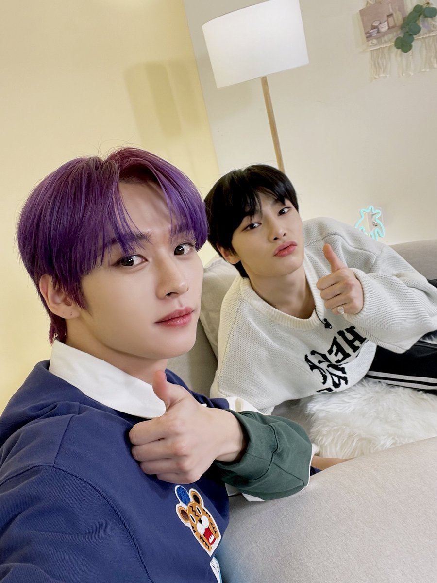 LeeKnowChileJYP's tweet photo. [ Twitter • 220731 ] Actualización del Twitter de #StrayKids con fotos  de #LeeKnow y los demás miembros felicitando a STAY por su aniversario N°4 💖

Cr. Stray_Kids
[#LeeKnowChile #Minho #LeeMinHo #리노 #민호 #이민호 #스트레이키즈]💎 https://t.co/HkVbjpkBVw