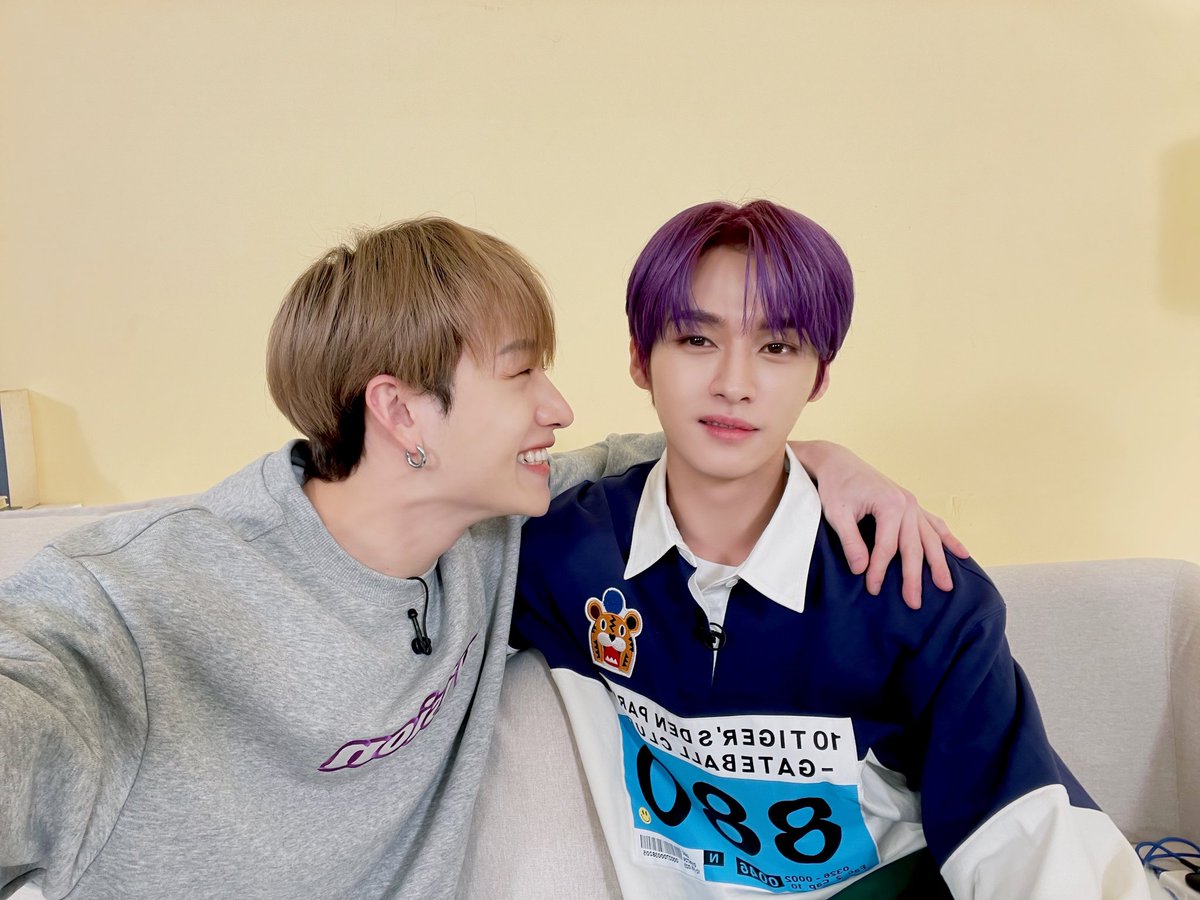 LeeKnowChileJYP's tweet photo. [ Twitter • 220731 ] Actualización del Twitter de #StrayKids con fotos  de #LeeKnow y los demás miembros felicitando a STAY por su aniversario N°4 💖

Cr. Stray_Kids
[#LeeKnowChile #Minho #LeeMinHo #리노 #민호 #이민호 #스트레이키즈]💎 https://t.co/HkVbjpkBVw