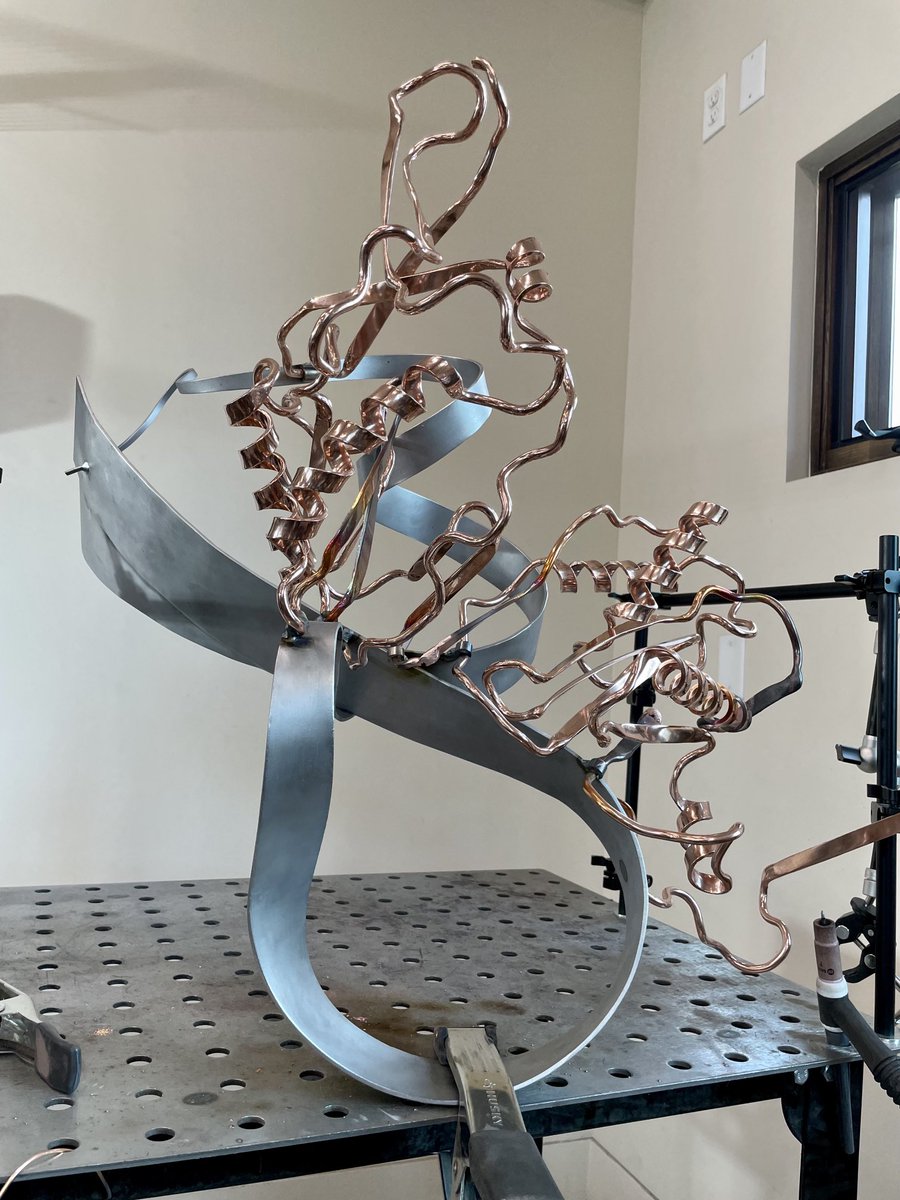 BryanWelm's tweet image. Starting to assemble the Reverse Transcriptase (RT) sculpture on a stand (left). Close ups of RT’s RnaseH domain on right. The stand represents the path to discovery (50 years ago) that RT converts RNA to DNA, a process that challenged a mainstream scientific concept of the time.
