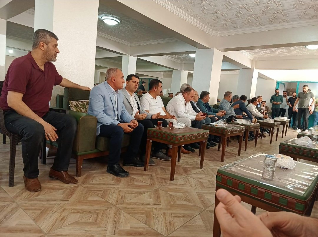 Beytussebapdeva's tweet photo. Deva partisi  Beytüşşebap ilçe Başkanımız Sayın Mehmet uçuş ve değerli büyüğümüz Sayın Veli Seyda ve beraberindeki heyetle  Hakkın Rahmetine kavuşan Silopi ziraat odası başkanı Sayın Hacı agit Haşim oğlunun Taziyesine Katılım sağladılar Allah mekanını cennet eylesin
@devapartisi https://t.co/Gtt4KAJTty