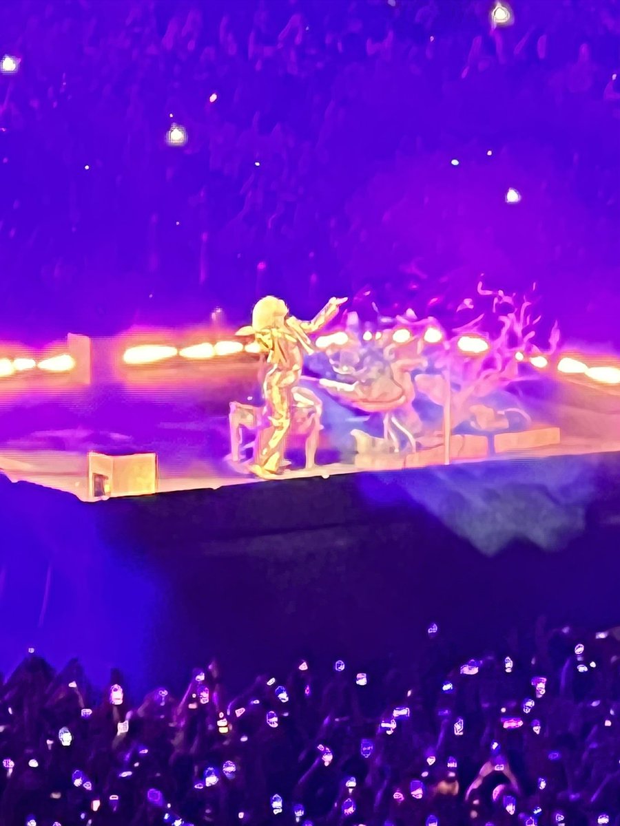 vox2801's tweet photo. Such an amazing night watching @ladygaga 💖💖 great way to spend a Saturday night, I’m surprised I still have a voice left 😂 an absolutely amazing performance https://t.co/j8JrGJcrS3