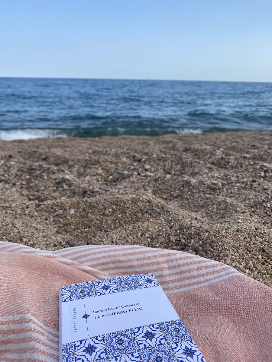 nmorenosolis's tweet photo. L’estiu és així: sense hores, sense dies. El vent, la sorra i el mar. #elnaufragfeliç @SomPetitsPlaers https://t.co/6f48WfxitK