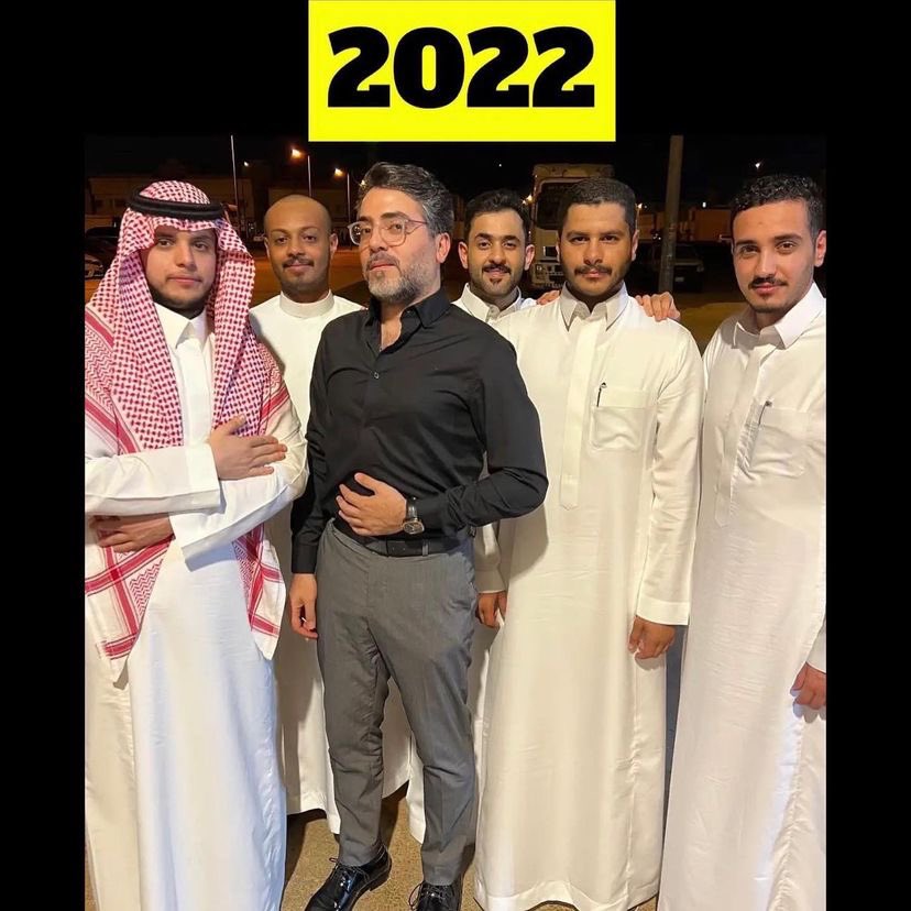 sfn_0's tweet photo. الاستاذ خالد زاهر ينشر صورة حديثة لطلابه اللذين درسهم قبل 10 سنوات❤️🥹 https://t.co/hU7IoY6i08
