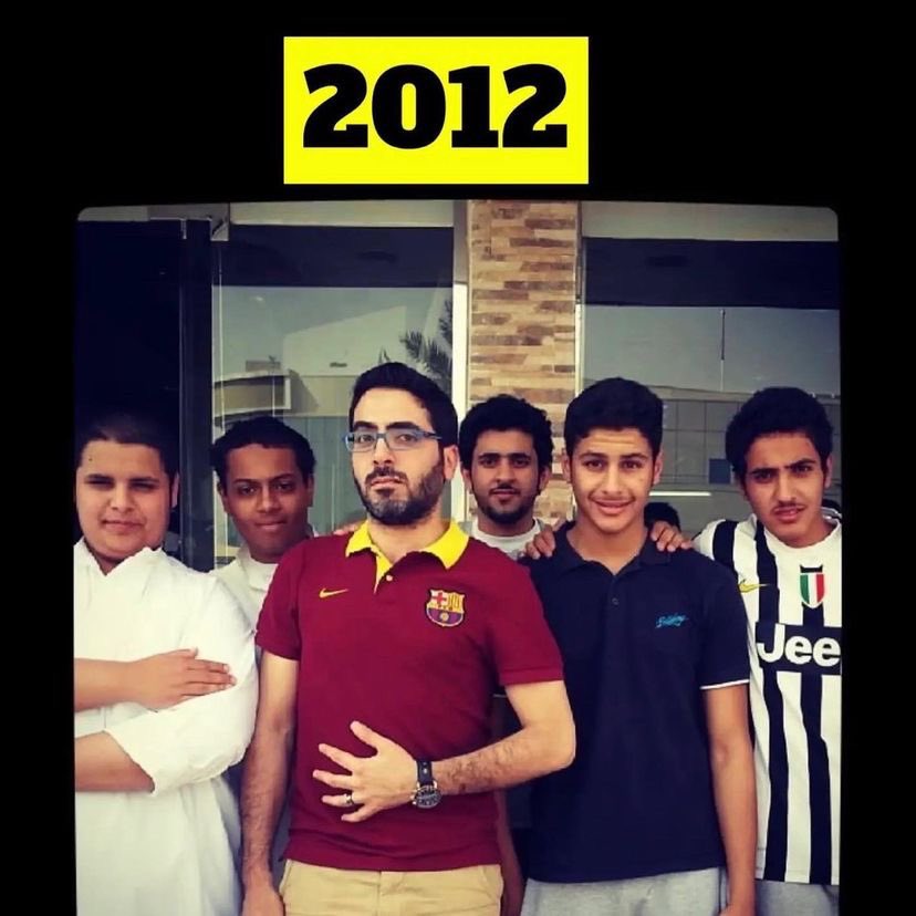 sfn_0's tweet photo. الاستاذ خالد زاهر ينشر صورة حديثة لطلابه اللذين درسهم قبل 10 سنوات❤️🥹 https://t.co/hU7IoY6i08