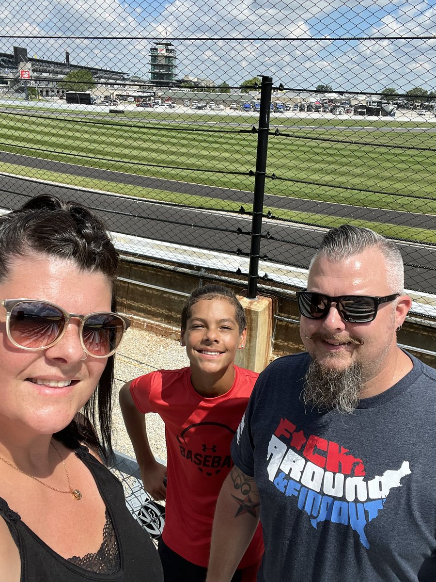 Heidilou05's tweet photo. #THEBRICKYARD With my loves 🥰 https://t.co/MZsgF6R4bk