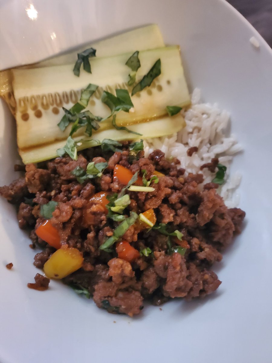 mandapanda537's tweet photo. Thai basil beef, coconut rice and soy sauce marinated cucumber for dinner! https://t.co/v6DqXBhVTC
