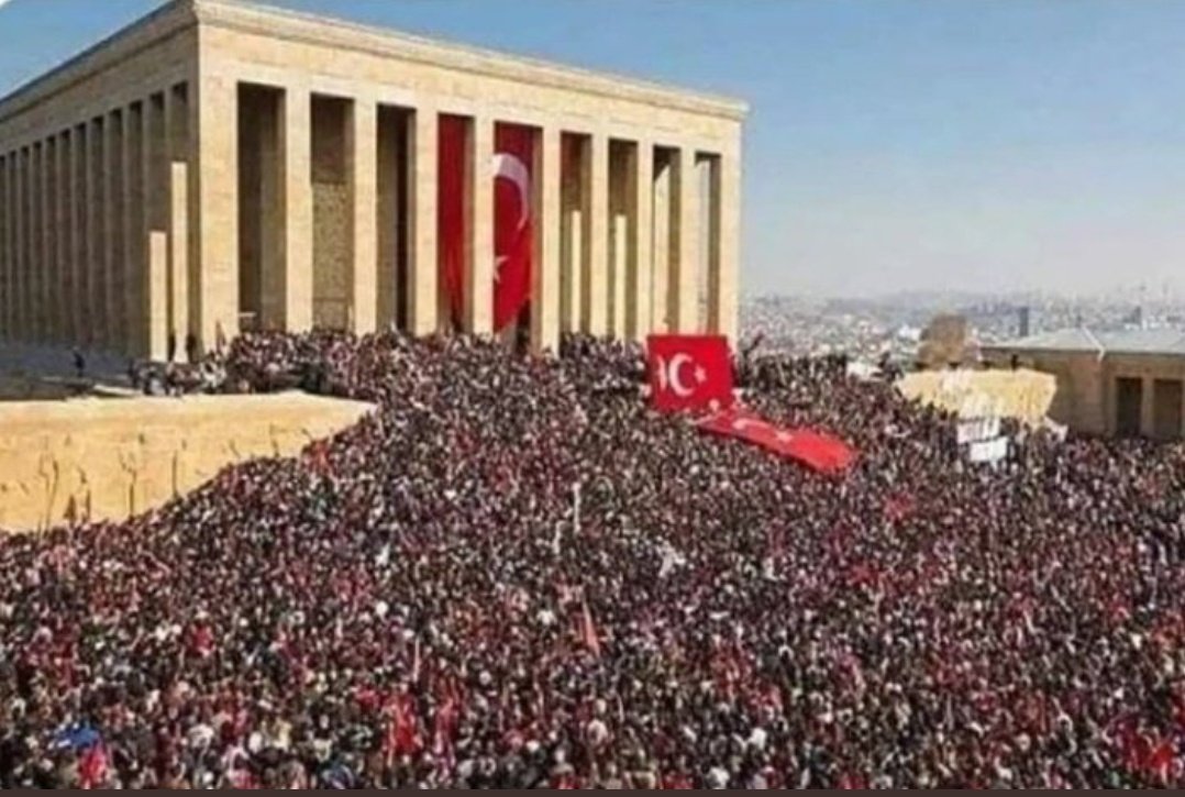 Ne yapsanız yapın hiç biriniz böylesine; saygıyı,sevgiyi rüyanızda bile göremeyeceksiniz.

#AtatürküSeviyorum