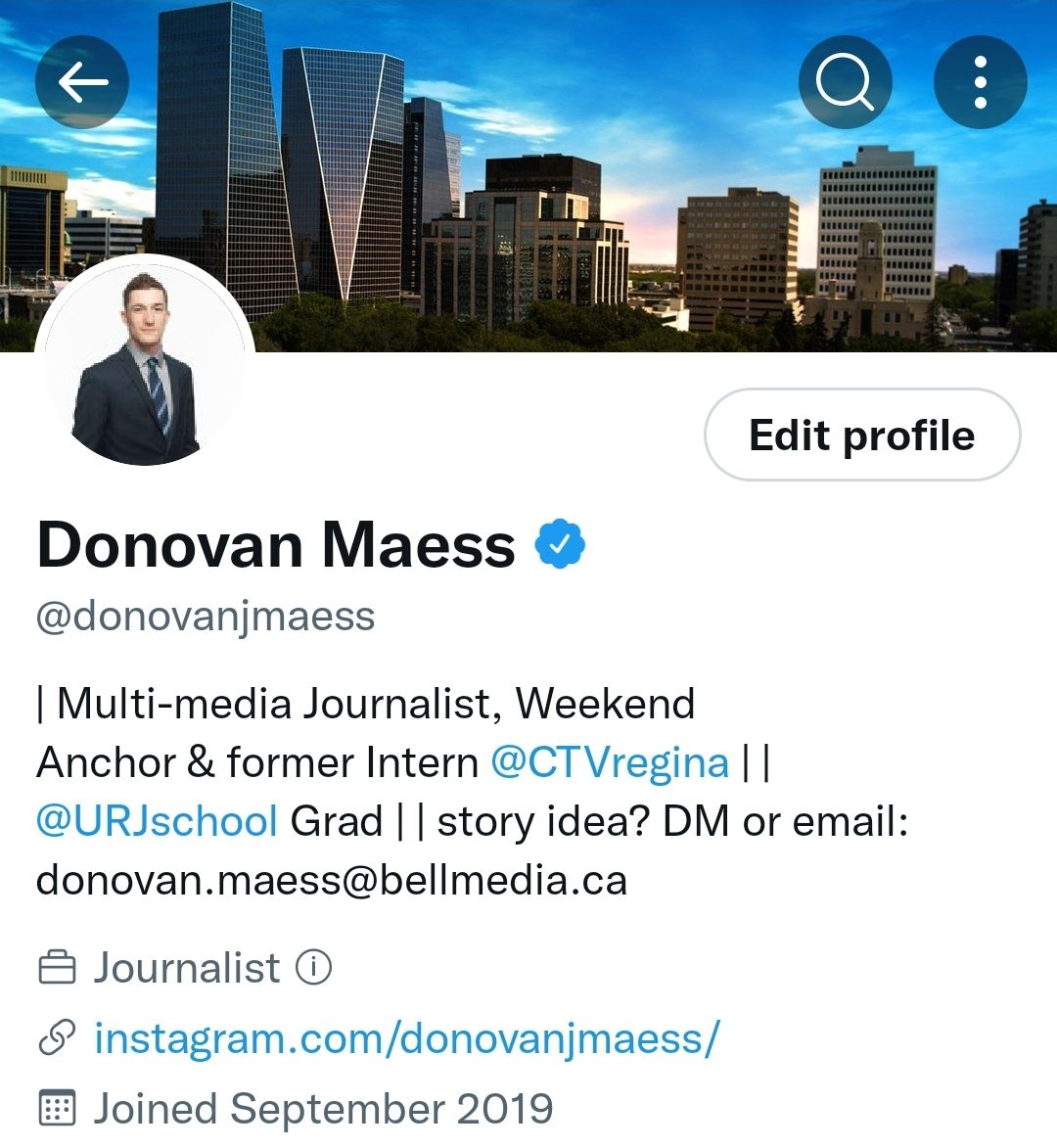 afrancis951's tweet photo. @MamaDoctorJones 

I'm sorry. Twitter is hilarious. My boyfriend, with 285 followers, got a blue checkmark 😂😂😂

Can't make this up.

#verifymdj #loveyouthough https://t.co/AR30flgAry