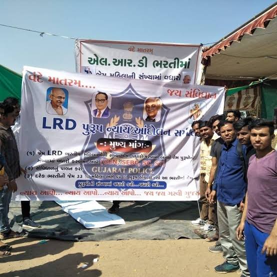 YAJadeja's tweet photo. #LRD_MALE_મહિલા_સમકક્ષ_2485_ઉમેદવાર

ફરી #LRD ઉમેદવાર #ગાંધીનગર ધ્રુજવશે,તમામ #જૂના_આગેવાનો અને પુરુષ ઉમેદવારો પોતાની વાજબી માંગણી રાખવા સત્યાગ્રહ છાવણી હાજર રહશે(૦૧/૦૮/૨૦૨૨)

સરકાર યોગ્ય નિર્ણય કરે અને જરૂરિયાતમંદ હકદાર લોકોને ન્યાય આપે

ઉમેદવારો એક થઈને આગળ આવશે તો નિરાકરણ શકય https://t.co/j4KatptuWG