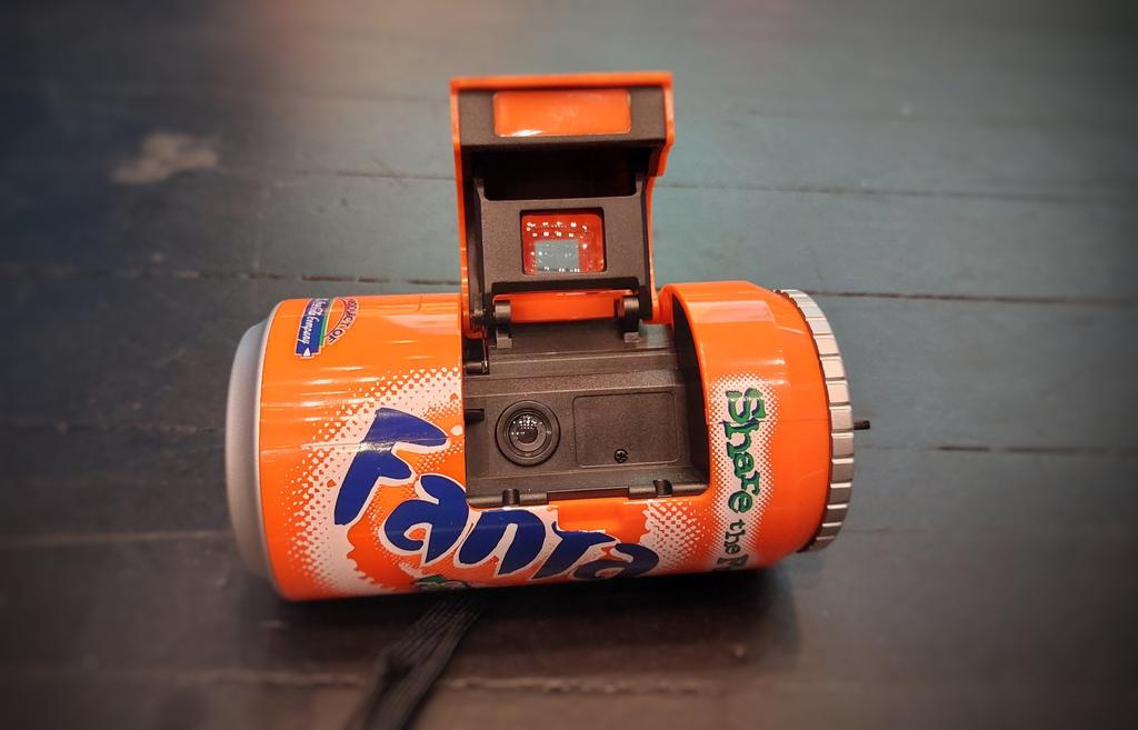 gala_con's tweet photo. Fanta? FANTAAAA! A Fanta camera!
Sold for 300 € https://t.co/2n6AfVVDOj