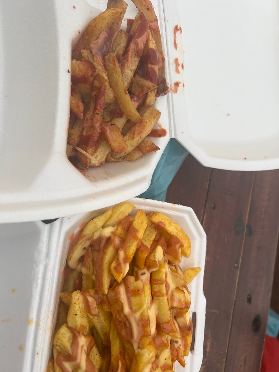 athificial's tweet photo. Visited @Dagwood_bar today and wow, I’m never going there again. From waiting almost 2 hours for the order to getting cold food, under cooked wings and fries that looked like they were warmed up from yesterday. To no drinks. What an overwhelmingly underwhelming experience. 👎🏿👎🏿 https://t.co/0Gkp5ymsft