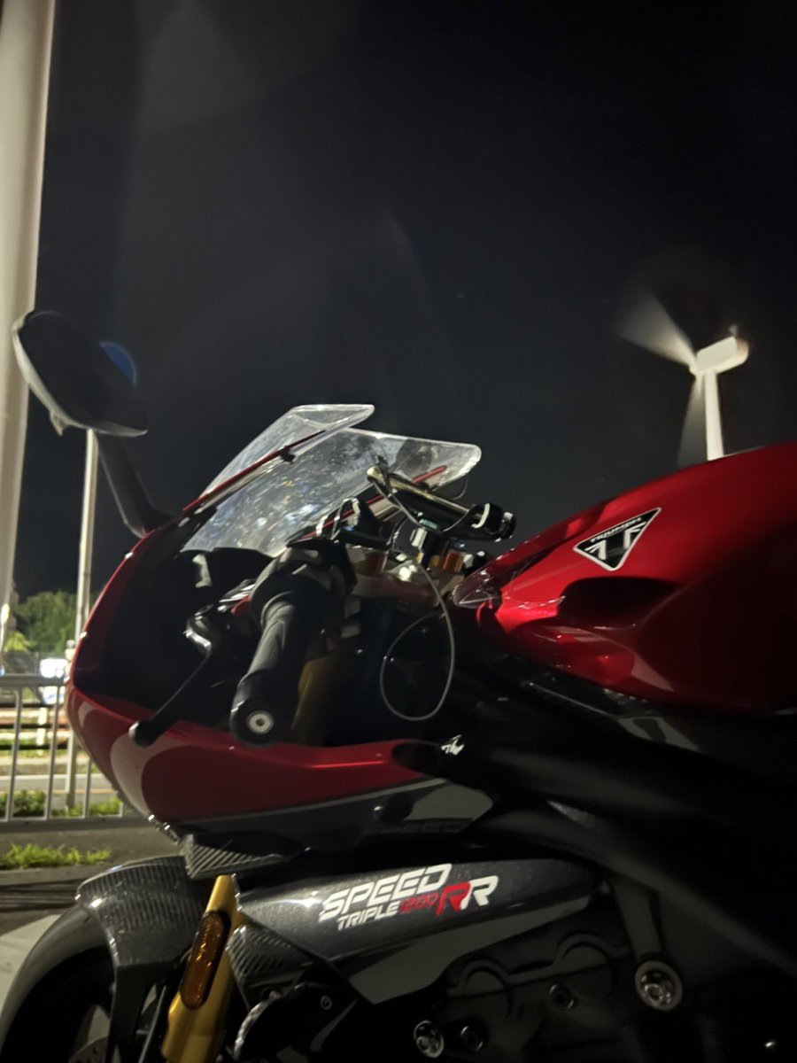 triumph_mito's tweet photo. #speedtriplerr
#スピードトリプル1200rr
#RR 🌙⭐️
#triumph #triumphmito
#triumphmotorcycles
#三浦半島
#宮川公園
#風力発電
#ナイトツーリング
#gototouring 😌
#fortheride
#120yearsoftriumph
#バイクのある風景
⭐️⭐️⭐️ https://t.co/lyYJjz4DRJ