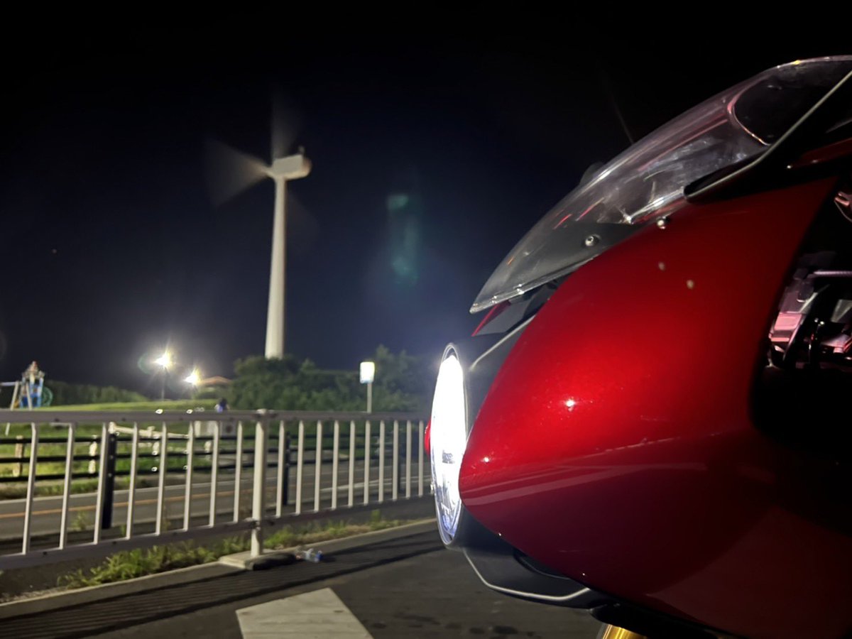 triumph_mito's tweet photo. #speedtriplerr
#スピードトリプル1200rr
#RR 🌙⭐️
#triumph #triumphmito
#triumphmotorcycles
#三浦半島
#宮川公園
#風力発電
#ナイトツーリング
#gototouring 😌
#fortheride
#120yearsoftriumph
#バイクのある風景
⭐️⭐️⭐️ https://t.co/lyYJjz4DRJ