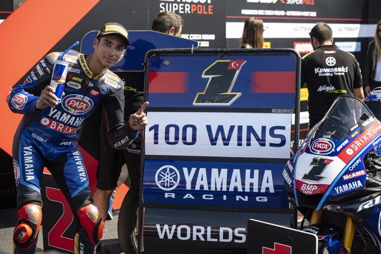 Milli motosikletçi Toprak Razgatlıoğlu, Çekya'da birinci oldu.