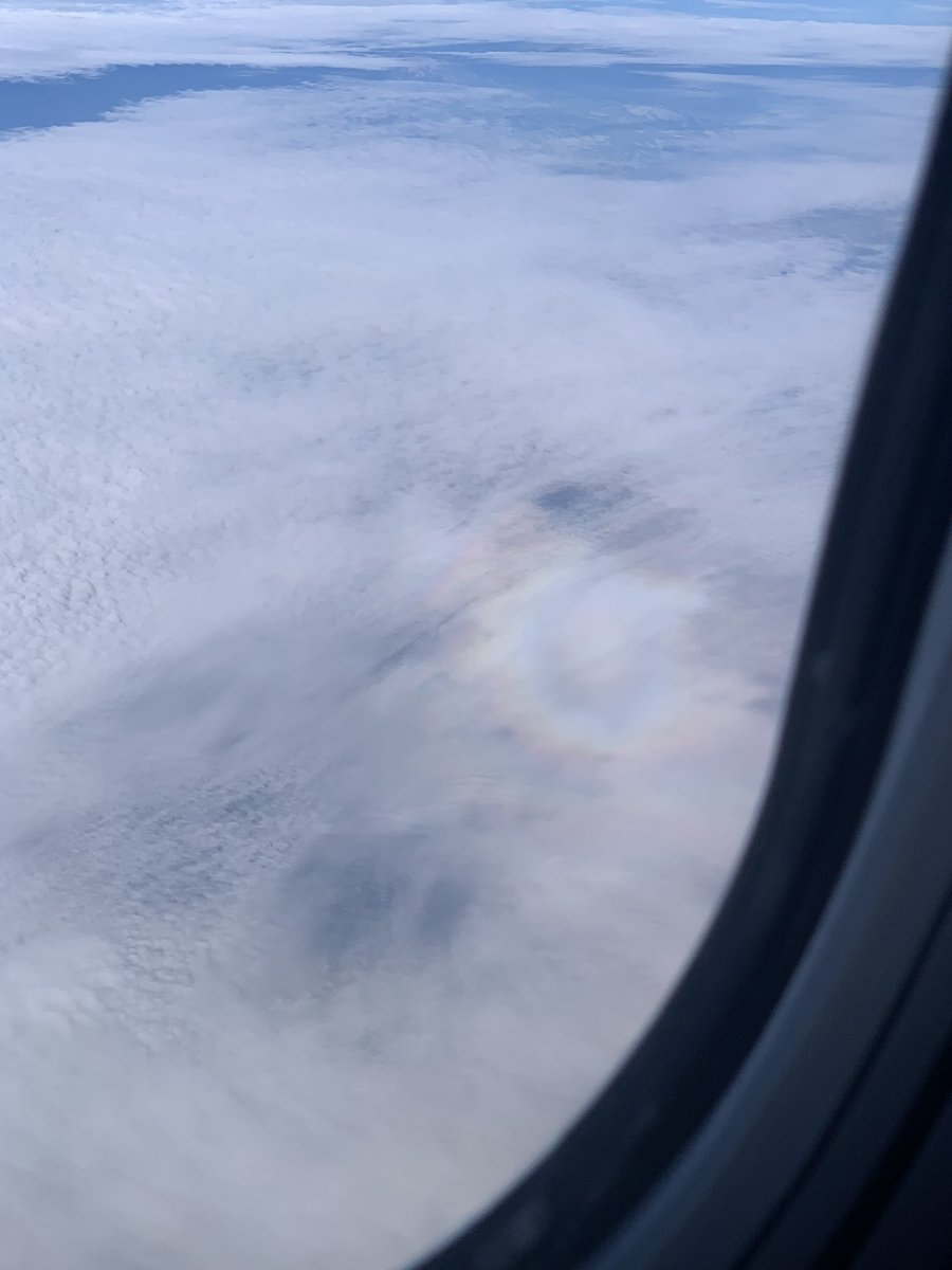 somecody's tweet photo. Circle rainbows are apparently a thing! Captured a “Glory” while flying over Colorado this morning. https://t.co/5e0Wz7bFha