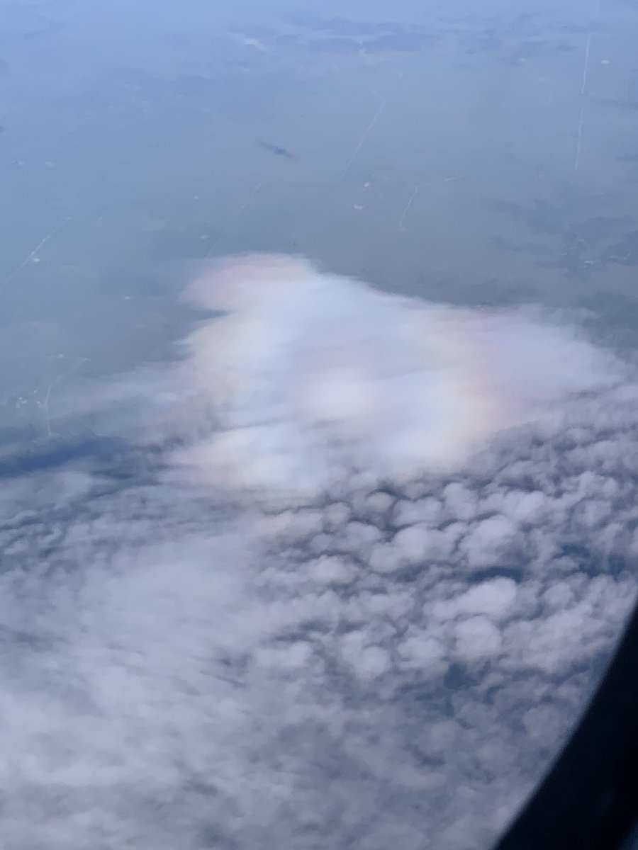 somecody's tweet photo. Circle rainbows are apparently a thing! Captured a “Glory” while flying over Colorado this morning. https://t.co/5e0Wz7bFha