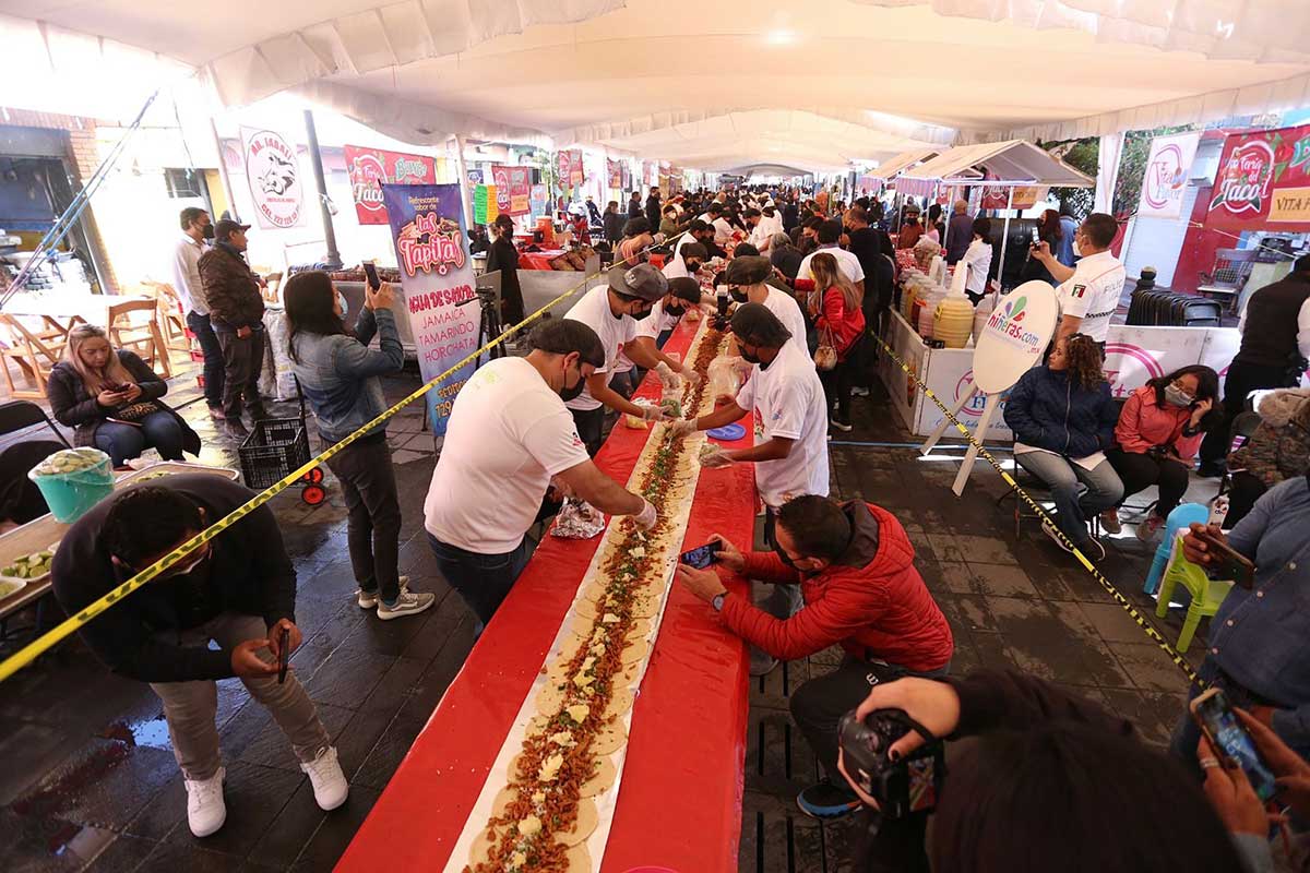TolucalaBellaCd's tweet photo. Rompe Metepec récord con 119 metros de sabor en un taco - https://t.co/9vgUrMOSRP 
#Noticias #Últimahora #FelizDía #Hoy #AlDía #AlMomento https://t.co/m1ZzZjs1Dj