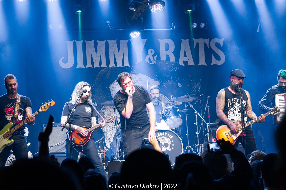 jimmyerats's tweet photo. Foi lindo! Obrigado a todos os presentes nessa noite tão especial em q voltamos a subir num palco após quase 2 anos! E ainda por cima no palco do @Hangar110 ! Contando os dias para o proximo! Ate la! 🐭🖤🏴‍☠️ https://t.co/SnUyVSCufg