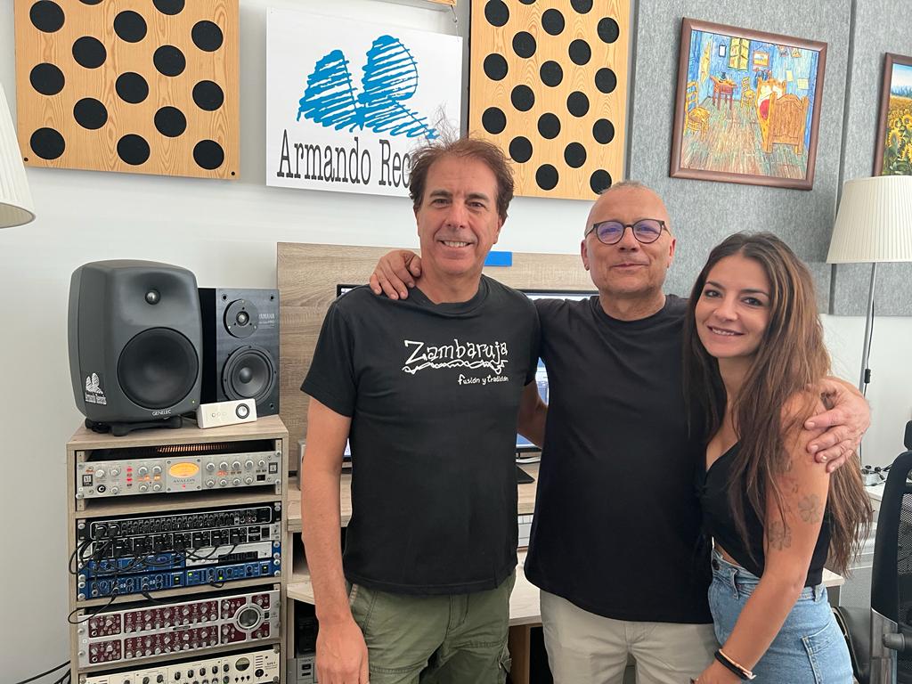 aulagafolk's tweet photo. Terminada ya la grabación del nuevo trabajo, hemos acabado a lo grande con la colaboración de la maravillosa voz de Angela Centeno Ortuñez en los estudios @armandorecspain
#extremadura #worldmusic #folkmusic #musicafolk #folkprogresivo #folksinfonico #folk @actua_pro https://t.co/vr0NaFKzkC