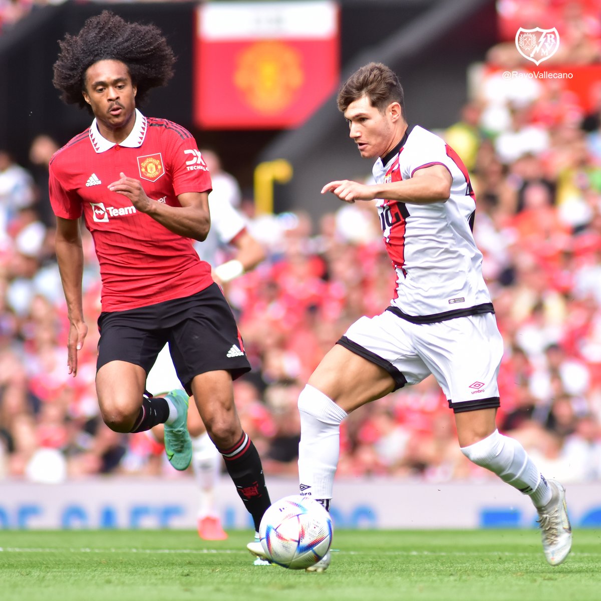 RayoVallecano's tweet photo. ⚡️ Recta final del partido en Old Trafford (1-1)
#MUFCRayo #PretemporadaRayo https://t.co/Z7BLfuP2ZS