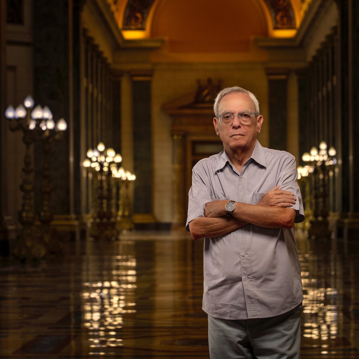 Dos años sin #EusebioLeal, sin su andariego modo de transformar #LaHabana, sin su natural talento para hacer bello lo útil y útil lo bello, sin su verbo encendido de Patria. Que su obra no muera nunca. 

#CubaPorLaPaz 🇨🇺