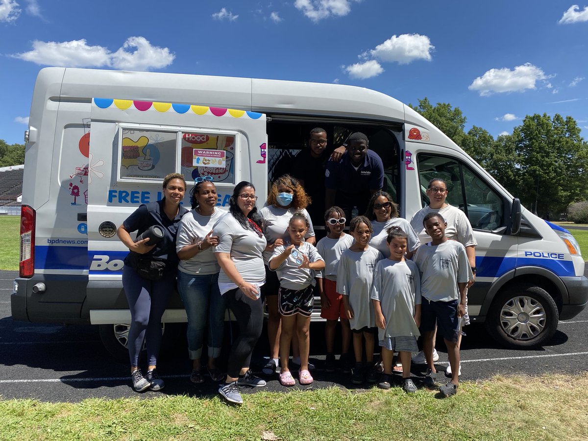 BCEengagement's tweet photo. #operationhoodsiecup #BPDicecapades๐ฆ cooling the kids off after #BPDFielddays @BostonParksDept #whitestadium sports center @MayorWu #BCE #E13 #cadets @bostonpolice #policepartnerships ๐ https://t.co/MAbqhDtAbr
