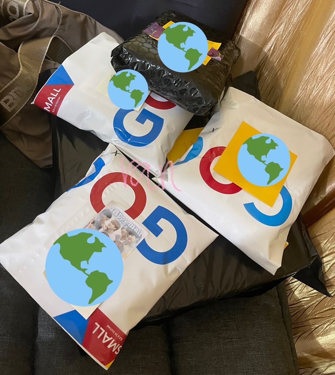 vanslove_taetae's tweet photo. ꒰ #vanupdates ꒱ 

here are the parcels for ship out later! please expect slow dms since tomorrow’s my f2f classes ^_^ 

— will tag claimers in the thread! also ill disable j&amp;t muna for sco since wala akong pouch for j&amp;t only for ggx TT direct j&amp;t upon request is avail tho! https://t.co/6k5rsBzmfN