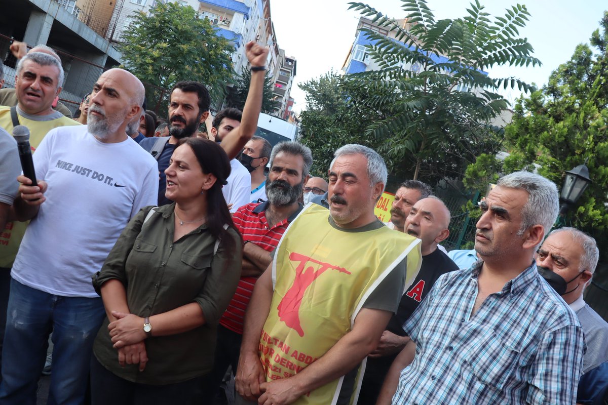 Ankara'da cemevleri ve Alevi dernegine yönelik ırkçı saldırıyı protesto için Gazi Cemevinde toplanan yurttaşların yürümesine polis uzun süre izin vermedi. Yurttaşların kararı sonucu yürüyüş gerceklestirildi