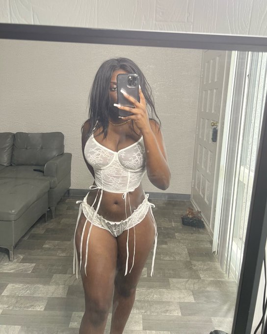 Watch sari's leaked NSFW photo on TwXstars