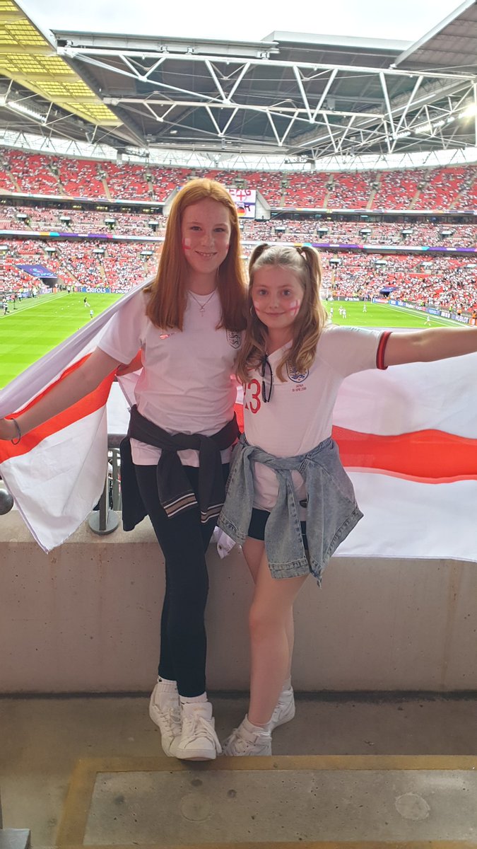 Wembley!! <a href="/Didsfootygirls/">FCBluestarGirlsFooty</a> <a href="/bluestar_fc/">FC Bluestar</a> supporting the <a href="/Lionesses/">Lionesses</a> . Come on girls!!! <a href="/7LDW9/">Leigh Wood</a> <a href="/salwal_76/">SalWal-Ross</a> <a href="/jempin515/">Jennifer McIlveen OLY</a>