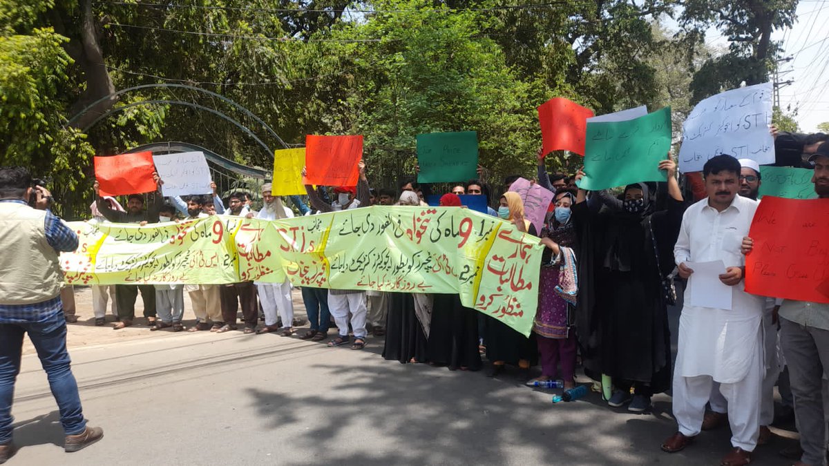 Saima_Mustafa_'s tweet photo. #STIs_Want_Salary

Contract to extend ni kr rhy job b ni dy rhy or to kia kren mrjayn hm 🙄 ni btao kia kren 🙄 @mooniselahi  @DrMuradPTI  @ImranKhanPTI https://t.co/Vu4BxOKEqg