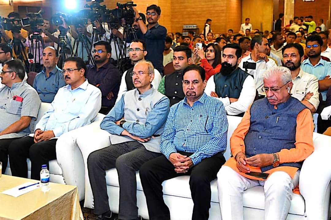 GovindBhatane's tweet photo. Privileged 𝘵𝘰 𝘢𝘵𝘵𝘦𝘯𝘥 𝘭𝘢𝘶𝘯𝘤𝘩𝘪𝘯𝘨 𝘤𝘦𝘳𝘦𝘮𝘰𝘯𝘺 𝘰𝘧 𝙁𝙧𝙚𝙚 𝙂𝙚𝙣𝙚𝙩𝙞𝙘 𝘿𝙞𝙜𝙞𝙩𝙖𝙡 𝘽𝙡𝙤𝙤𝙙 𝙢𝙖𝙩𝙘𝙝 𝙖𝙥𝙥 𝘢𝘵 𝘵𝘩𝘦 𝘩𝘢𝘯𝘥𝘴 𝘰𝘧 @RSSorg S𝘢𝘳𝘴𝘢𝘯𝘨𝘩𝘤𝘩𝘢𝘭𝘢𝘬 respected Shri @DrMohanBhagwat Sir. Congratulations Dr Vinay Rughwani Sir💐 https://t.co/Twxn98Z3pI