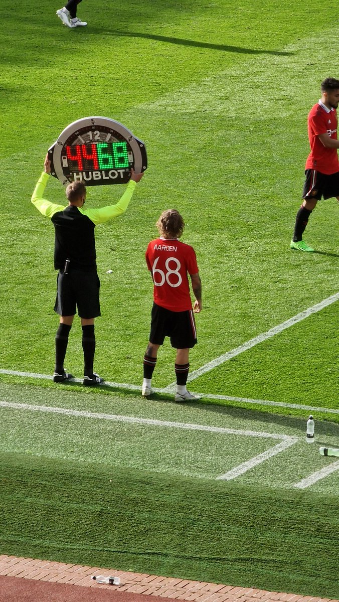 RedDevilLatino's tweet photo. MOMENTOS ESPECIALES 🙌 ISAK HANSEN-AARØEN
Debut en primera con el #MUFC, uno de los más talentosos de las inferiores en espacio reducido.
Fue genial verlo combinando en una ofensiva tan joven en el ocaso del partido.
-DanielS🇧🇴 #GGMU!
#MUNRAY | #AcademiaRedDevil | #EPL https://t.co/Z4xsPbegS7