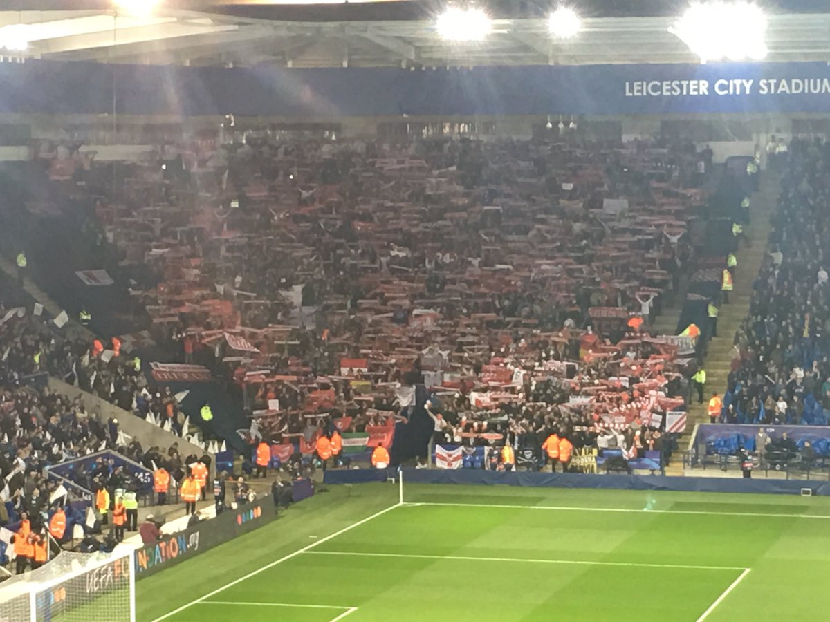 Jesusgj7's tweet photo. Hace cinco años el Sevillismo tomó Leicester... El resultado no fue el espeado pero como siempre ahí estuvimos. Repetimos hoy en un amistoso. #SiempreySoloSFC https://t.co/iJ2pe6Sryi