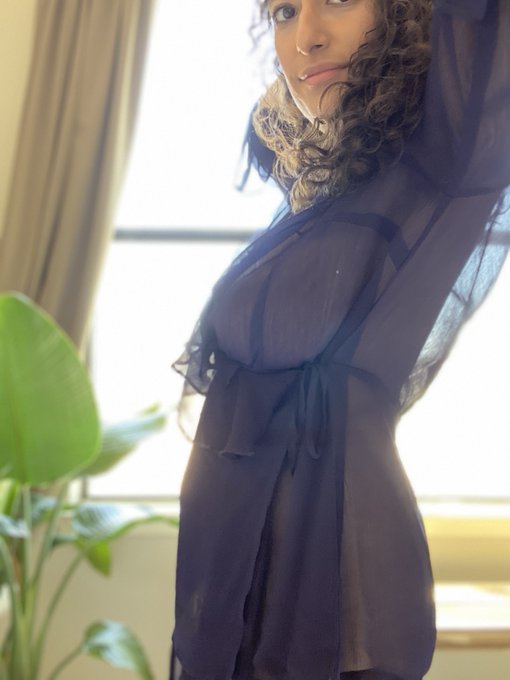 Sunny lazy Sunday ☀️ https://t.co/niBbO155ta